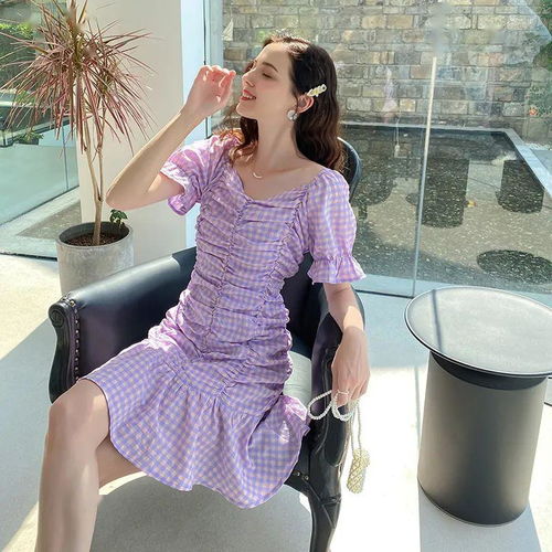 以利诱人的荒唐时代 某服装公司卖衣服反送主播引发的伦理拷问