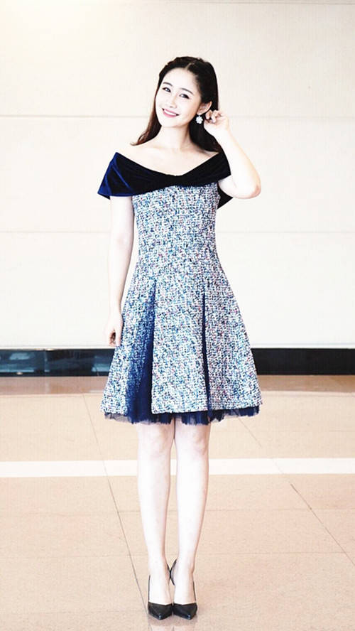 新生代 花旦 梁田好美,颜值高实力强,服装搭配也是可甜可飒