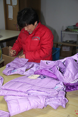专供淘品牌羽绒服 来图来样定制，包工包料一条龙服务